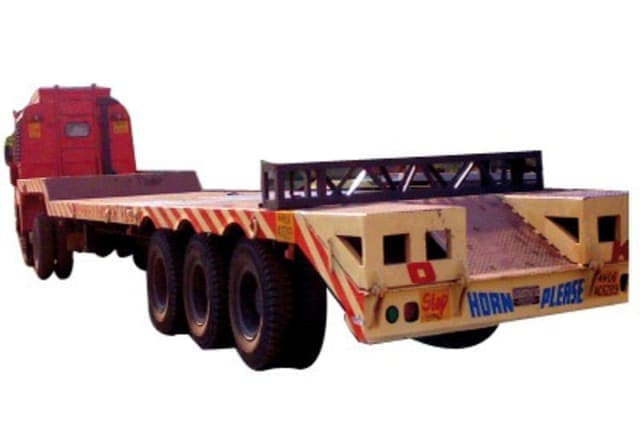 Low Bed Trailer Transport
